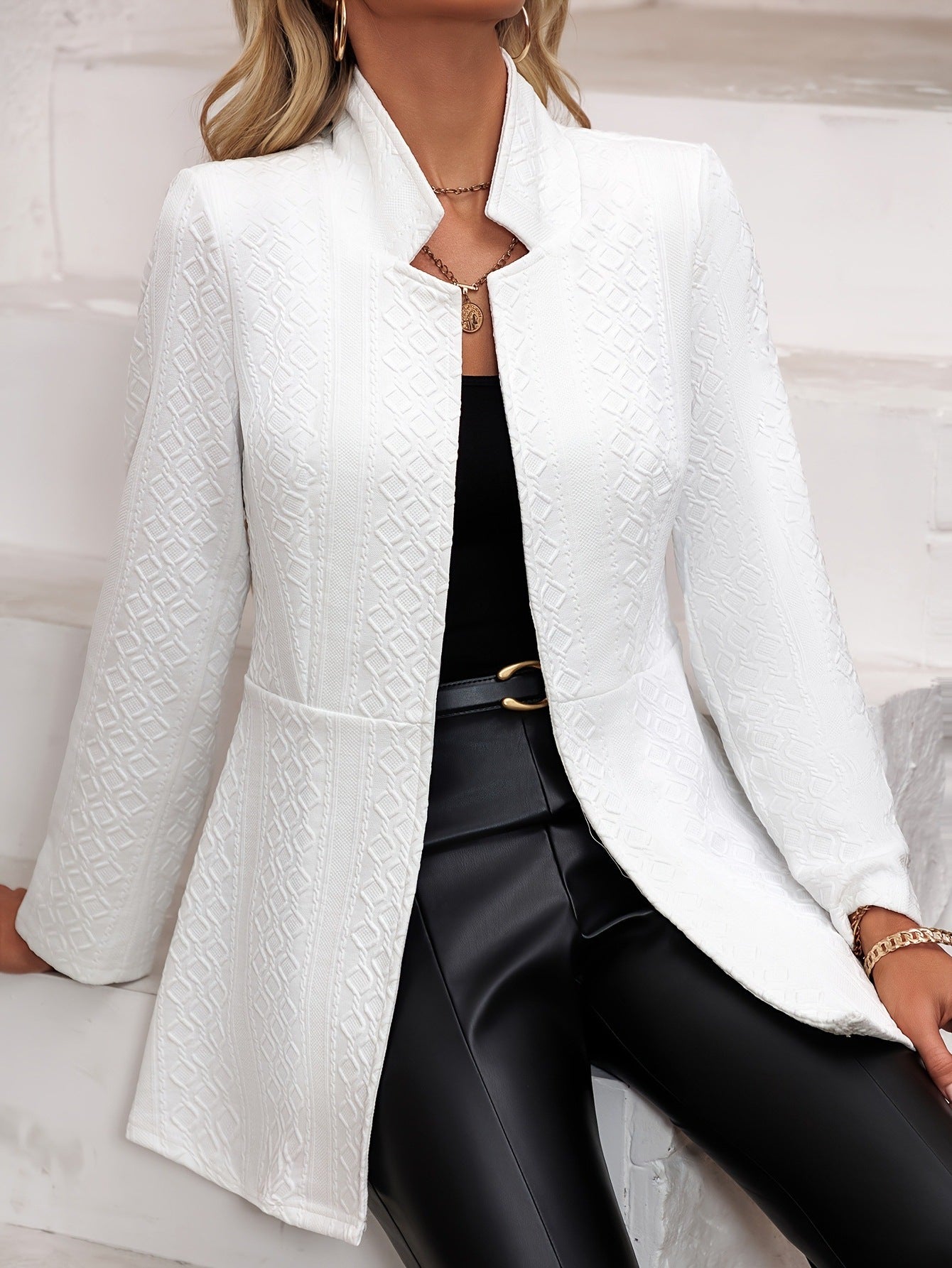 Women Elegant and Structured Blazer Jacket Chic and Style