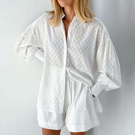 Chemise décontractée oversize pour femmes avec structure et shorts courts Chic und Stil