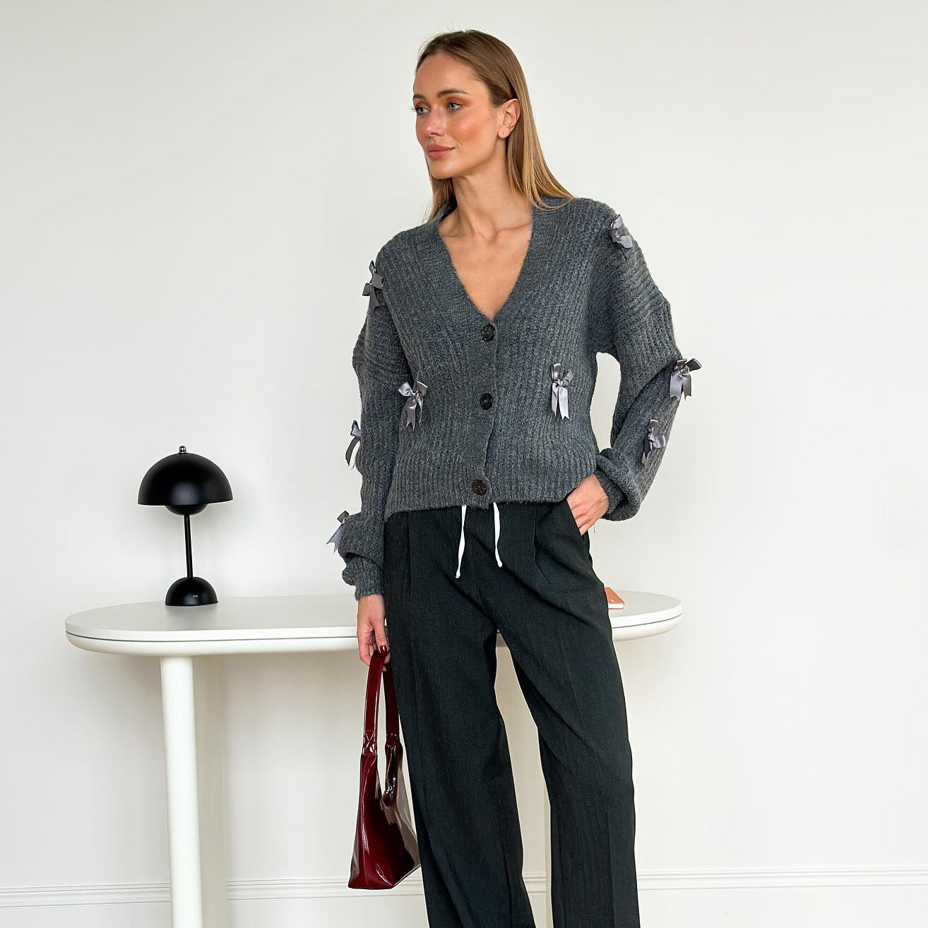 Cardigan pour femmes avec des détails romantiques en volants Chic und Stil
