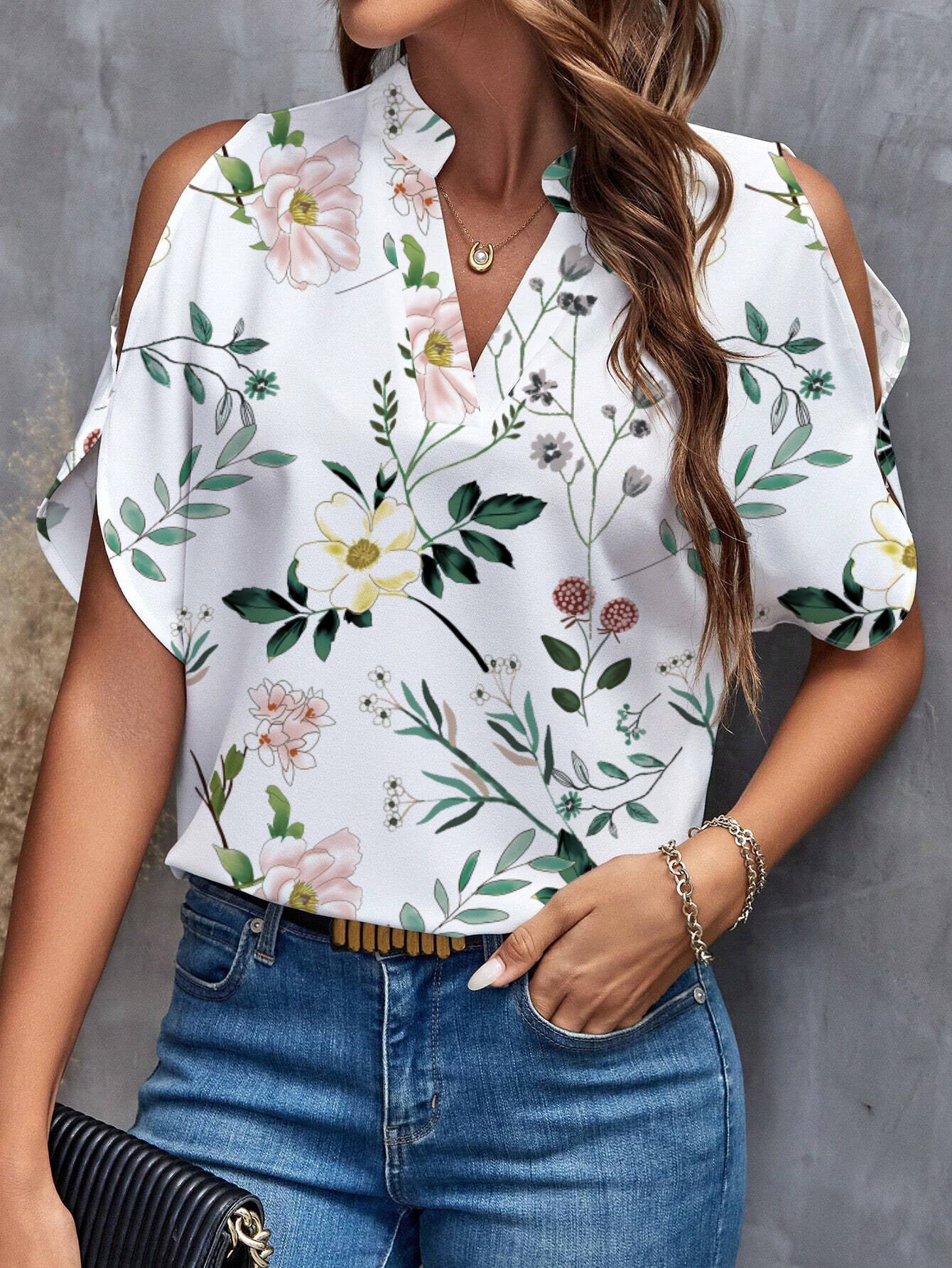 Women's blouse with cold shoulder and floral print Chic und Stil