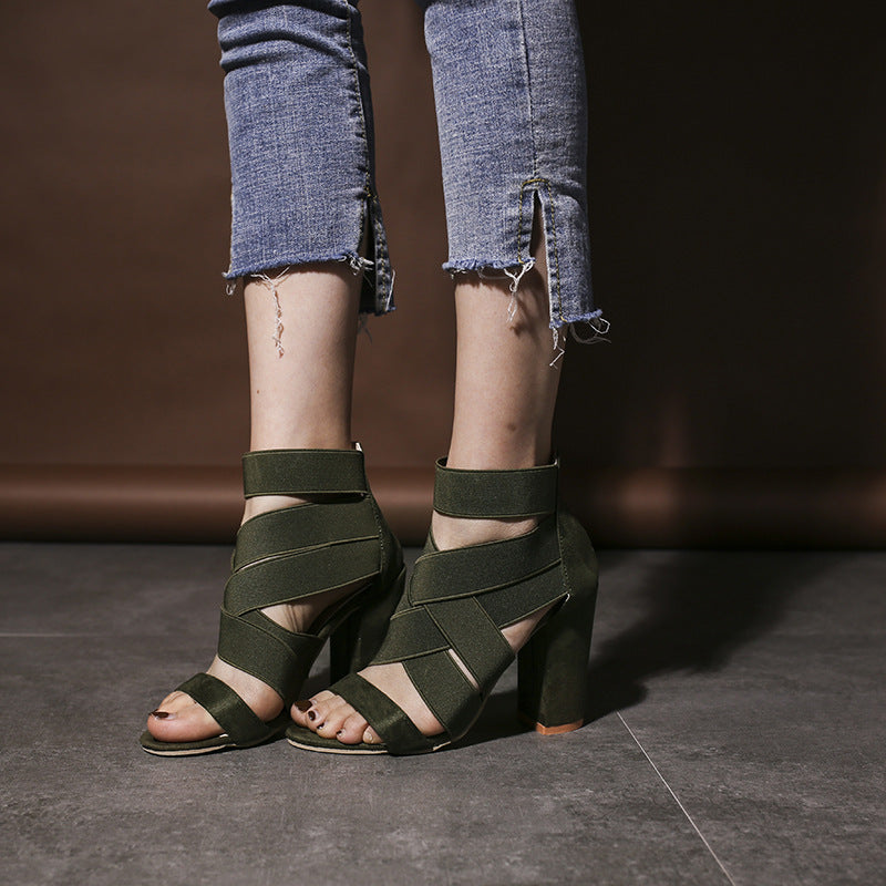 Sandales pour dames avec des lanières élégantes et un talon bloc Chic und Stil