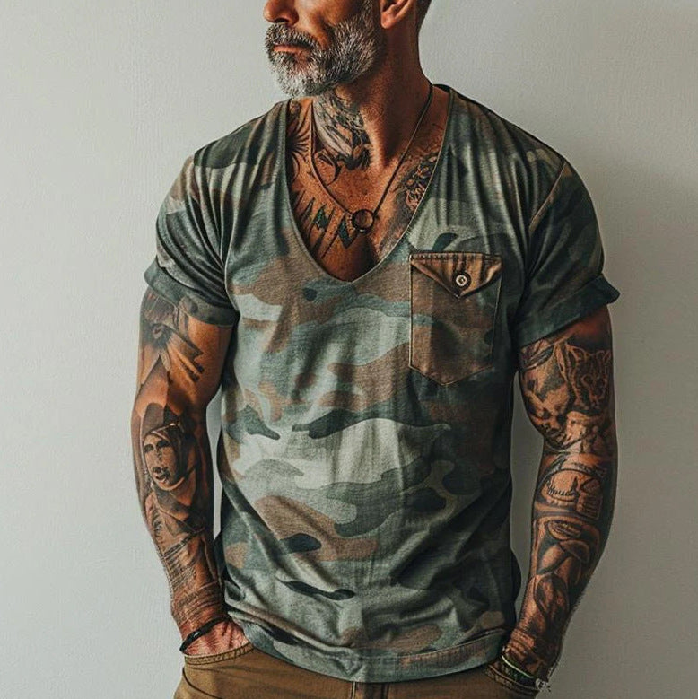 T-shirt à col V pour homme avec poche sur la poitrine et motif camouflage Chic und Stil