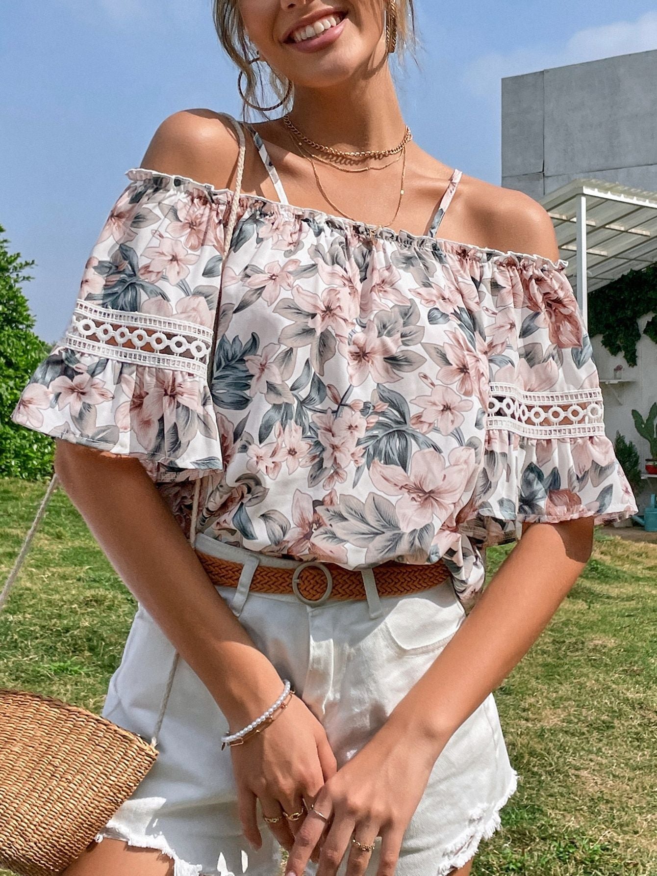 Blouse off-shoulder pour femmes avec des motifs floraux et des manches en dentelle Chic und Stil