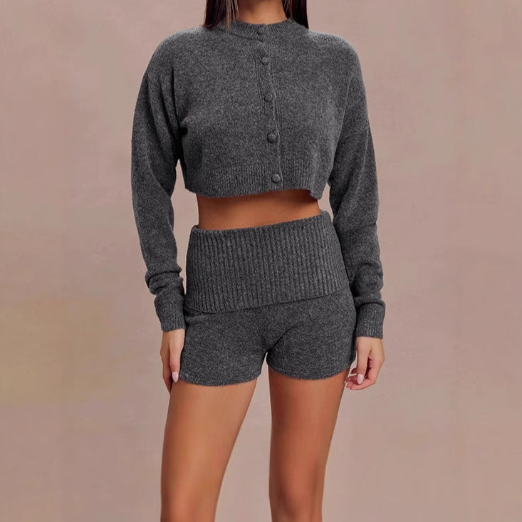 Pull court en tricot pour femmes avec encolure ronde et fermeture à boutons Chic und Stil