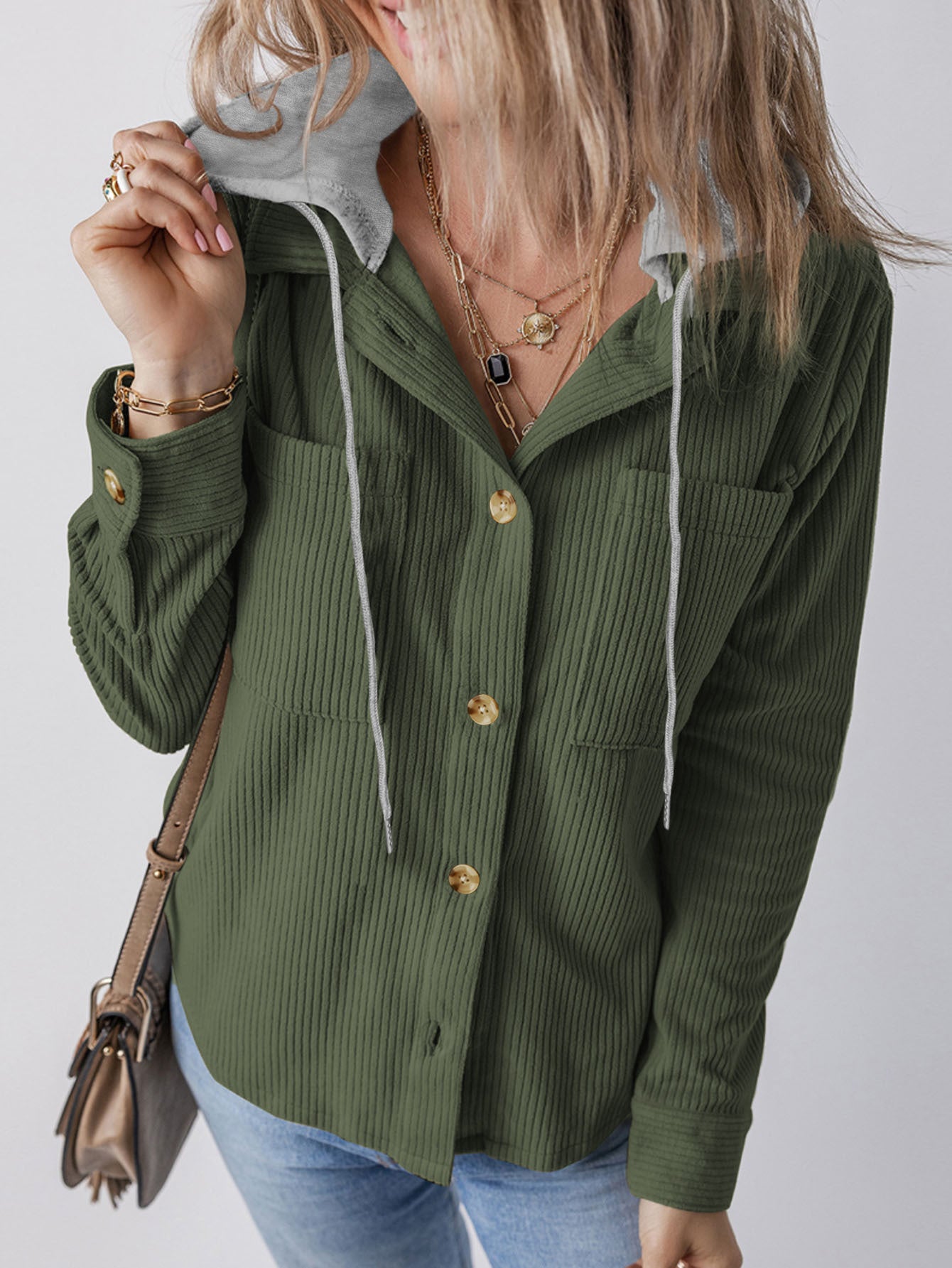 Blouse à capuche pour femmes avec tissu texturé et détails de bouton pratiques Chic und Stil