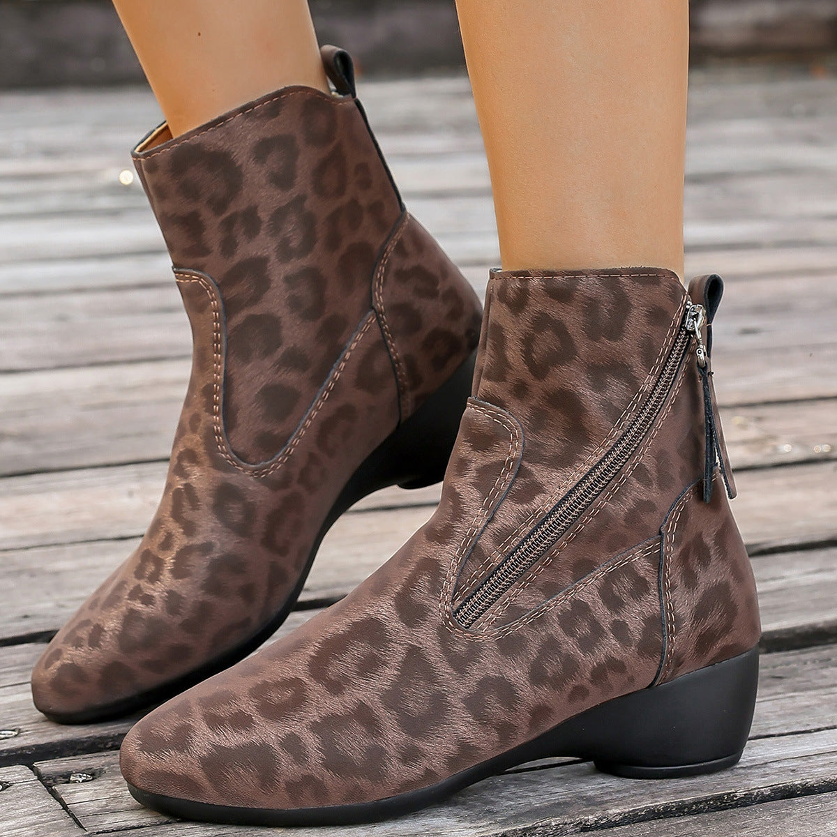 Bottes élégantes pour femmes au design animalier avec fermeture éclair latérale Chic und Stil