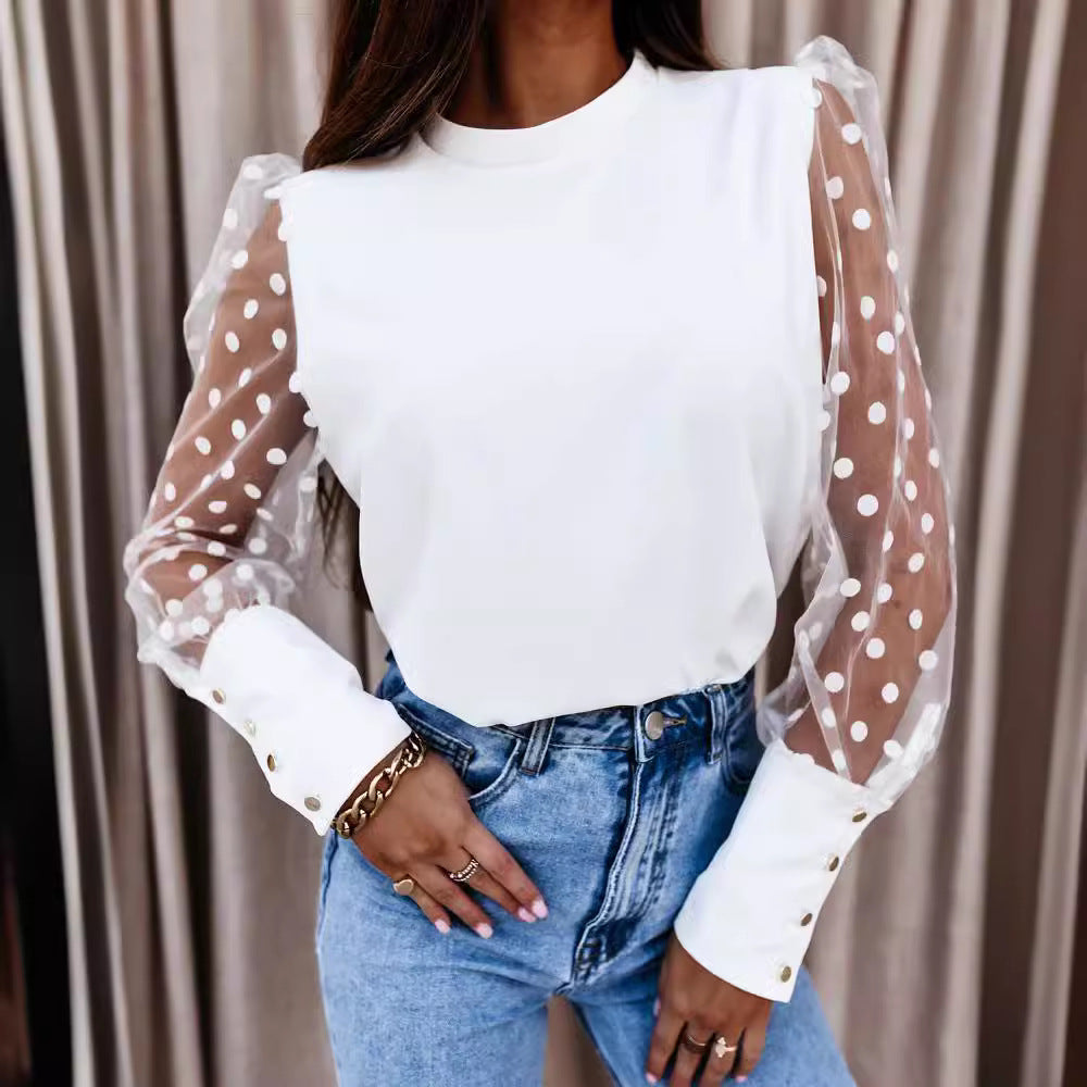 Blouse pour femmes avec des manches bouffantes transparentes et un design à pois Chic und Stil