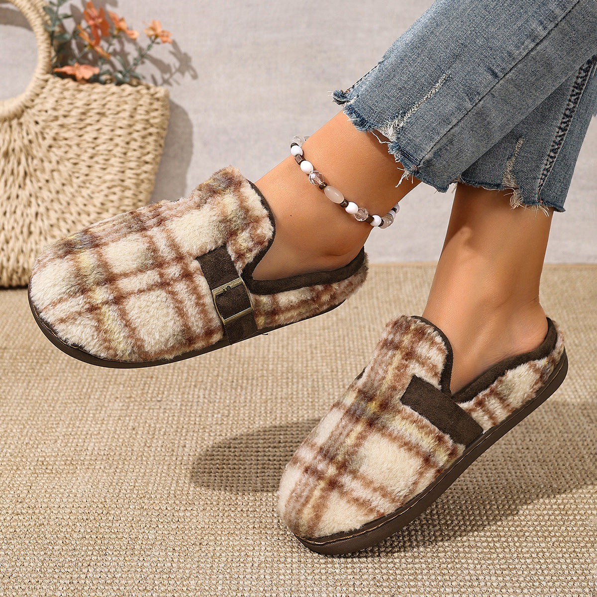 Chaussons d'intérieur chauds pour femmes avec motif à carreaux et semelle confortable Chic und Stil