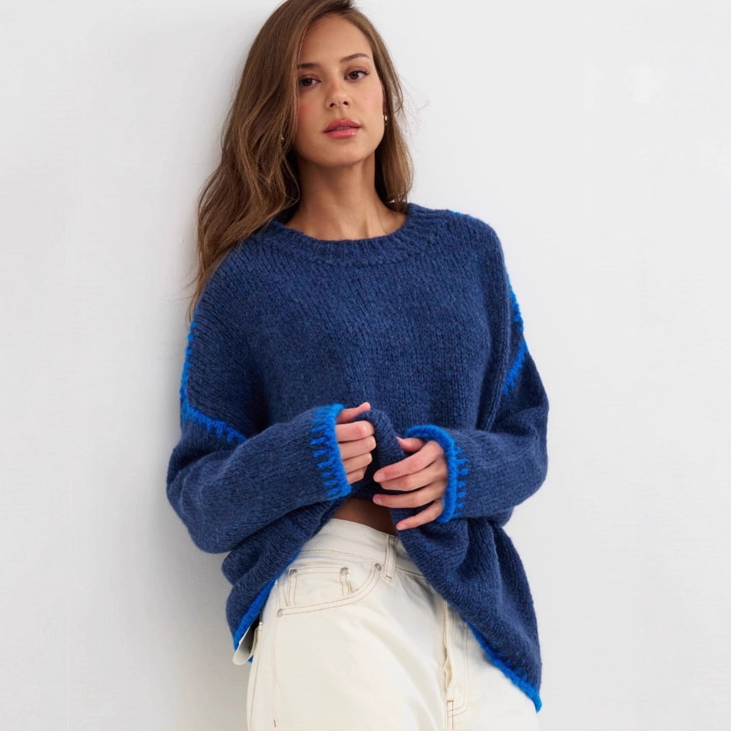 Pull en tricot douillet pour femmes avec des détails d'accent contrastants Chic und Stil