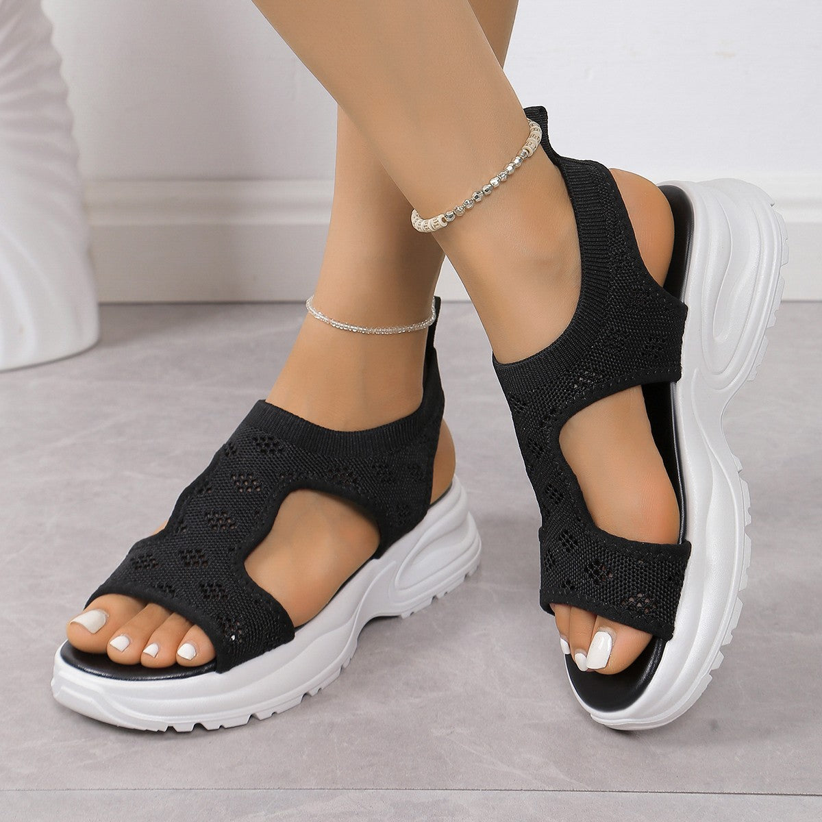 Sandales de sport confortables pour femmes avec dessus en matériau respirant et semelle antidérapante Chic und Stil