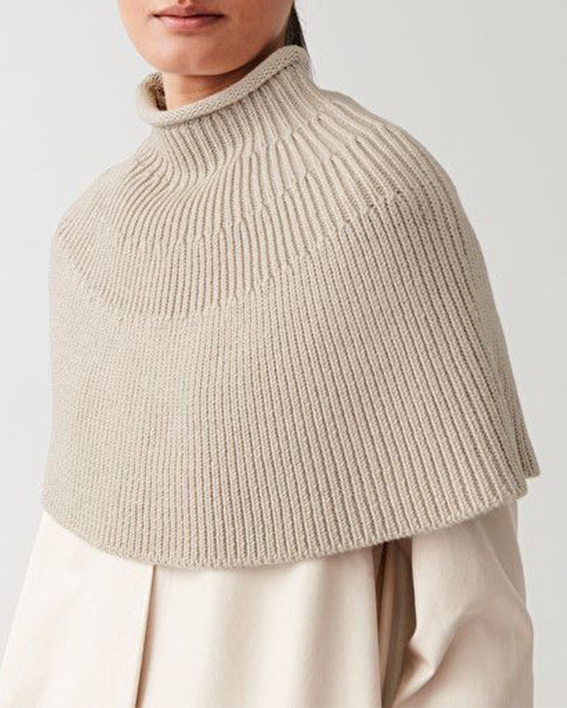 Cape en tricot pour dames avec col montant et fine structure en rib Chic und Stil