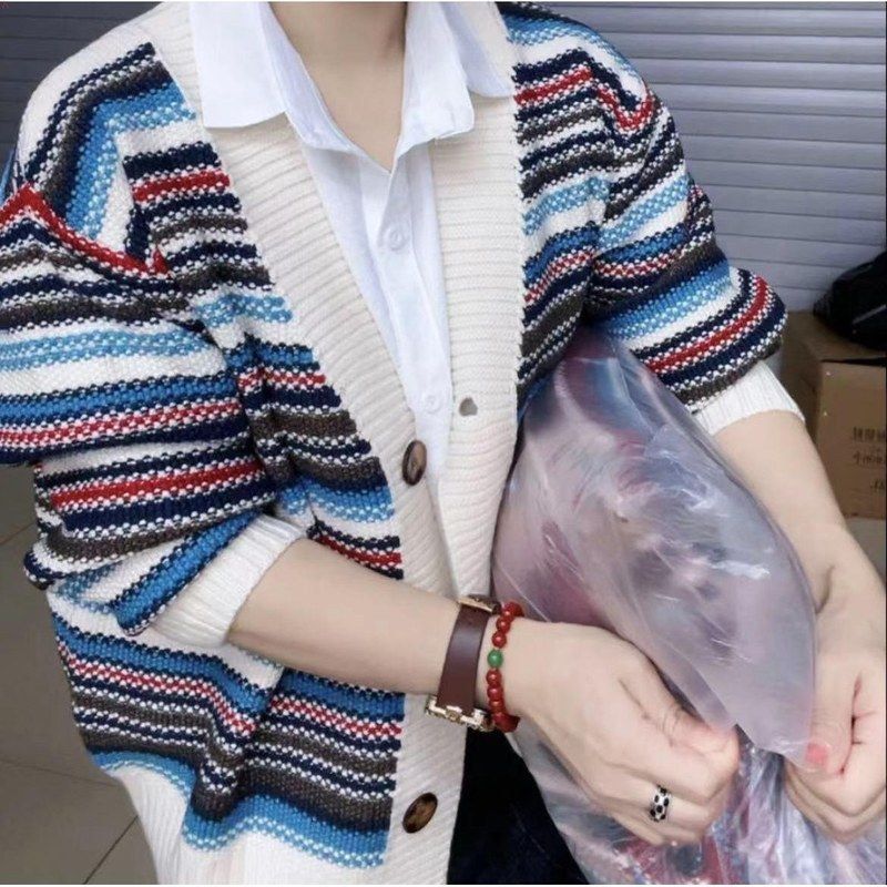 Cardigan pour femmes avec un design de rayures polyvalent Chic & Stil