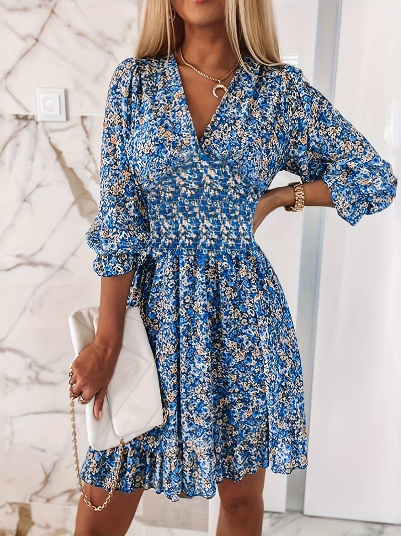 Robe mini à fleurs à taille froncée Chic und Stil