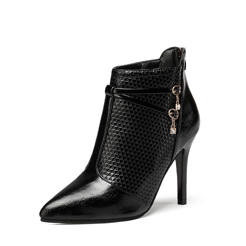 Bottines élégantes pour femmes avec un matériau supérieur texturé et un détail ornemental à la mode Chic und Stil