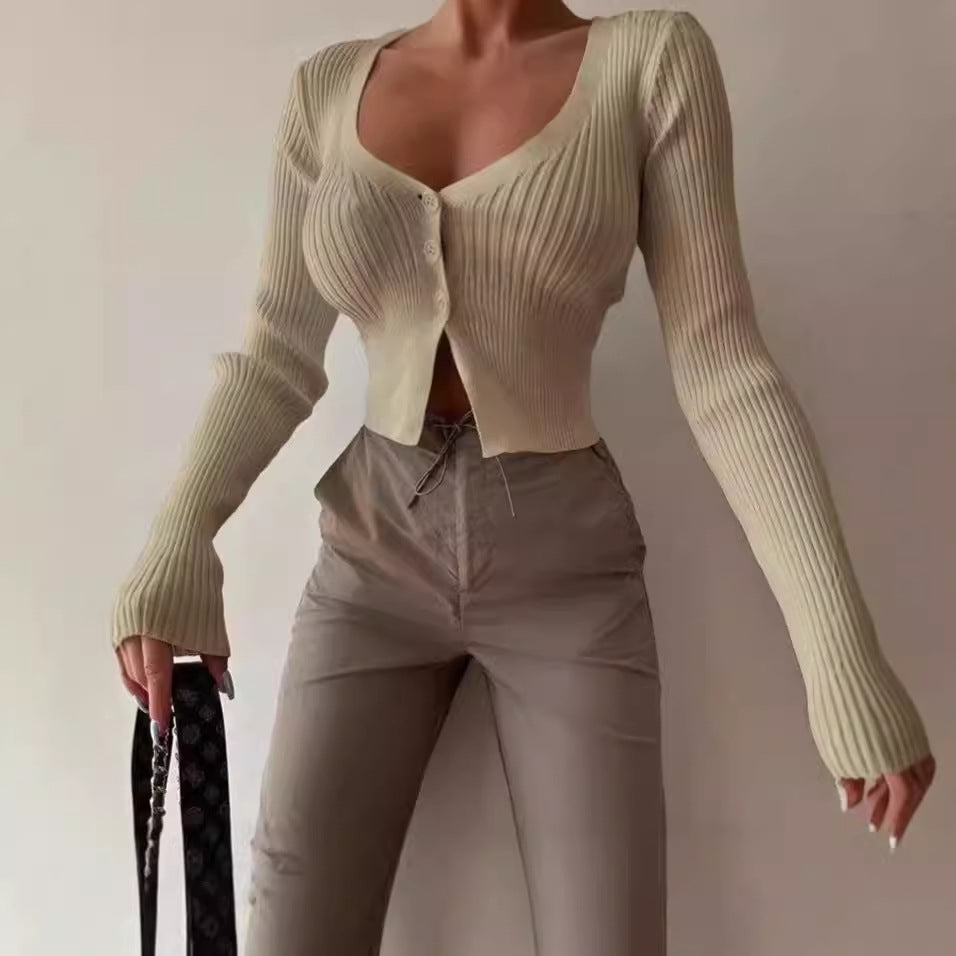 Cardigan en tricot pour femmes avec décolleté en V profond et fermeture à boutons Chic und Stil