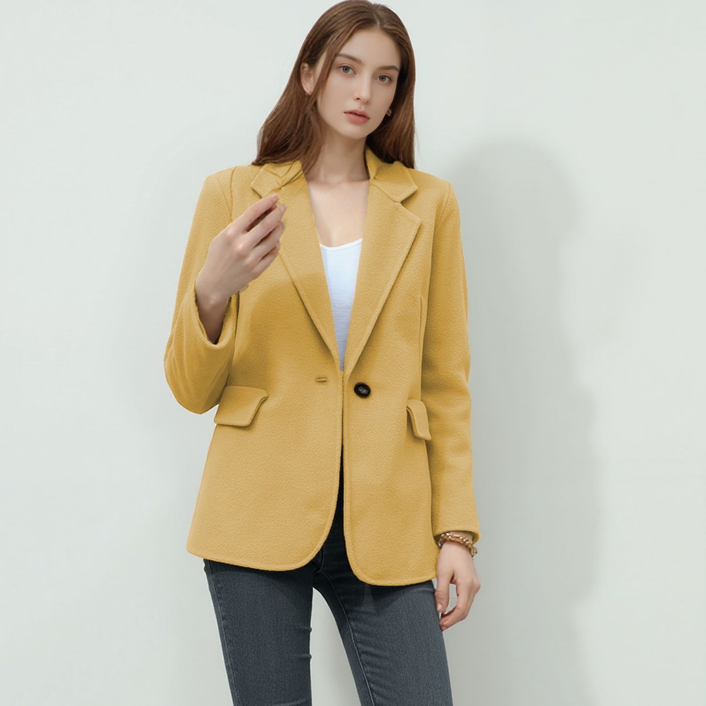 Blazer féminin à la mode avec une texture fine et des détails modernes Chic und Stil