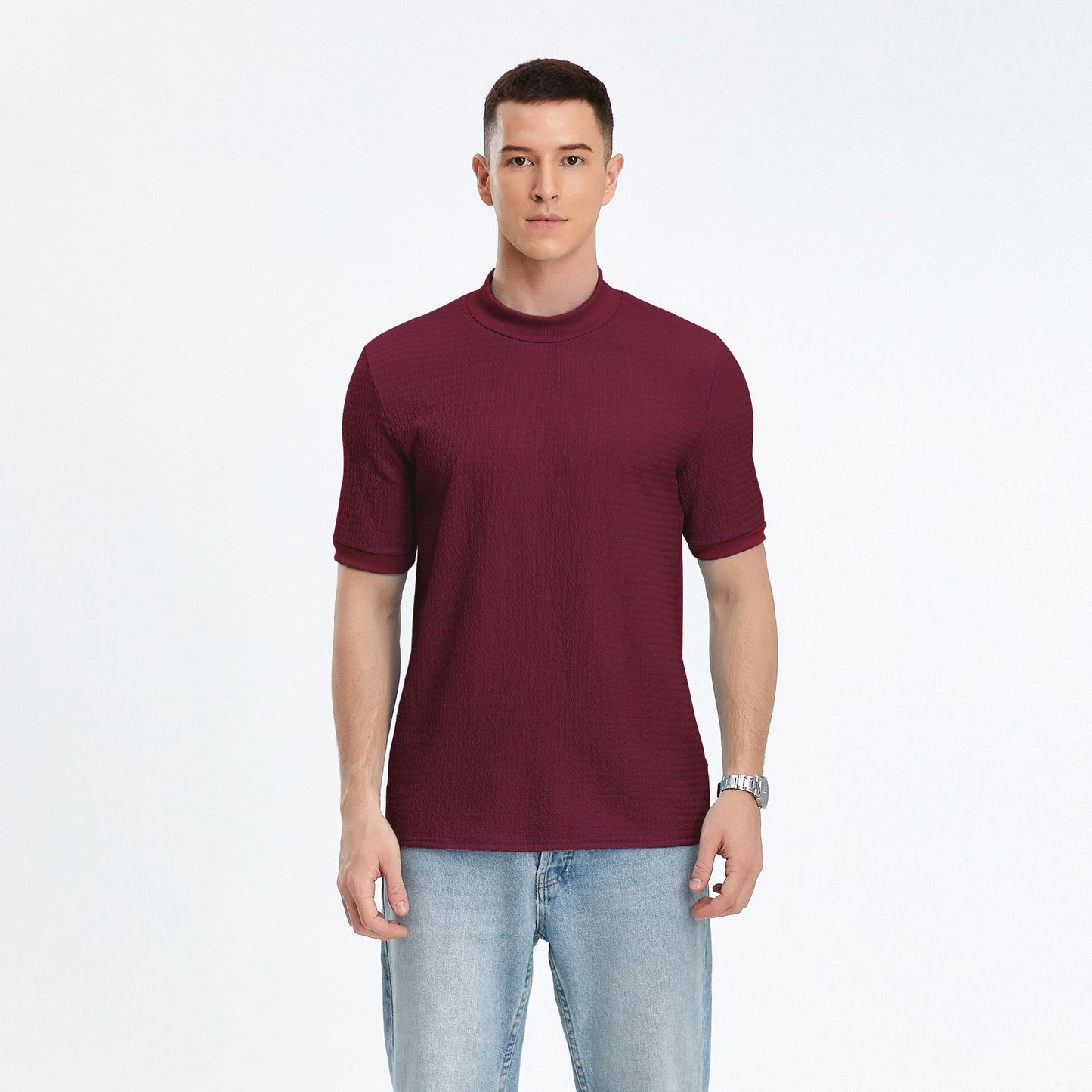 Haut à manches courtes pour hommes avec col montant moderne et tissu texturé Chic und Stil