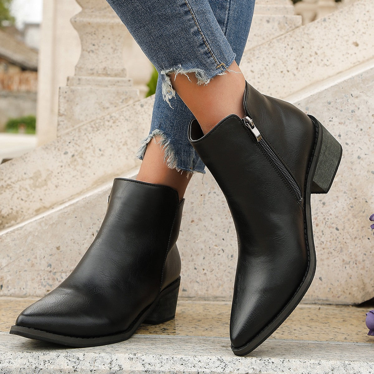Bottes à talons aiguilles élégantes pour femmes avec un bout pointu et fermeture éclair latérale Chic und Stil