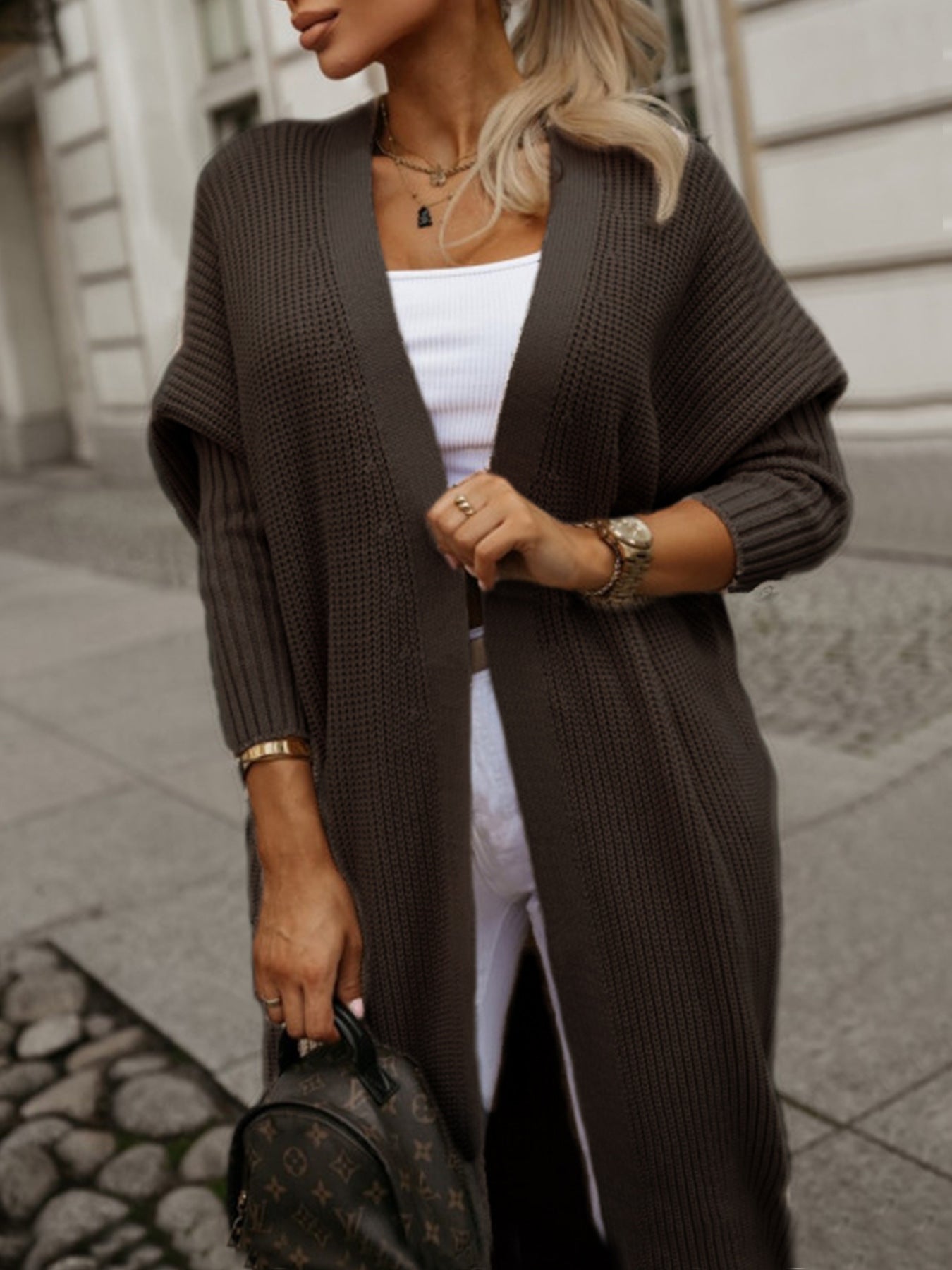 Veste tricotée à manches longues pour femmes avec coupe ouverte et motif gaufré Chic und Stil