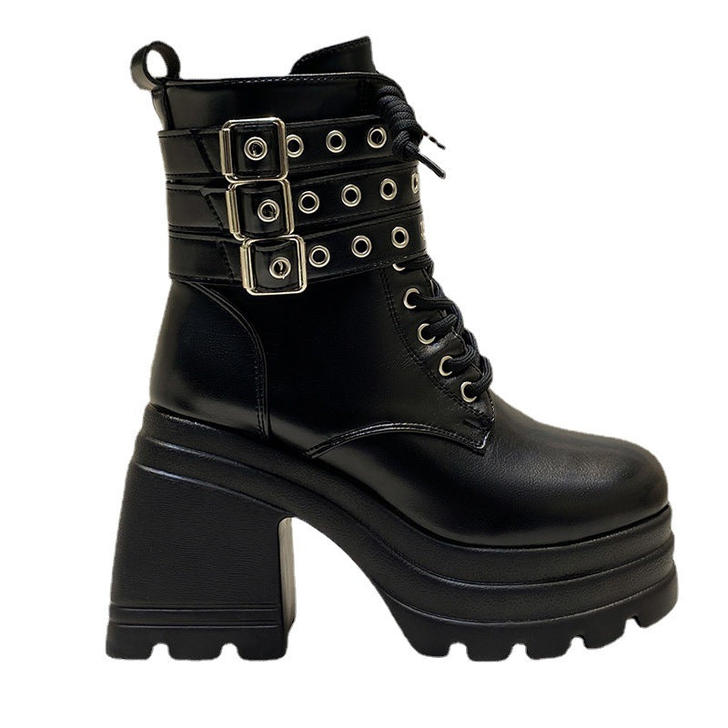 Bottes Chunky pour femmes avec des sangles décoratives et un profil robuste Chic und Stil