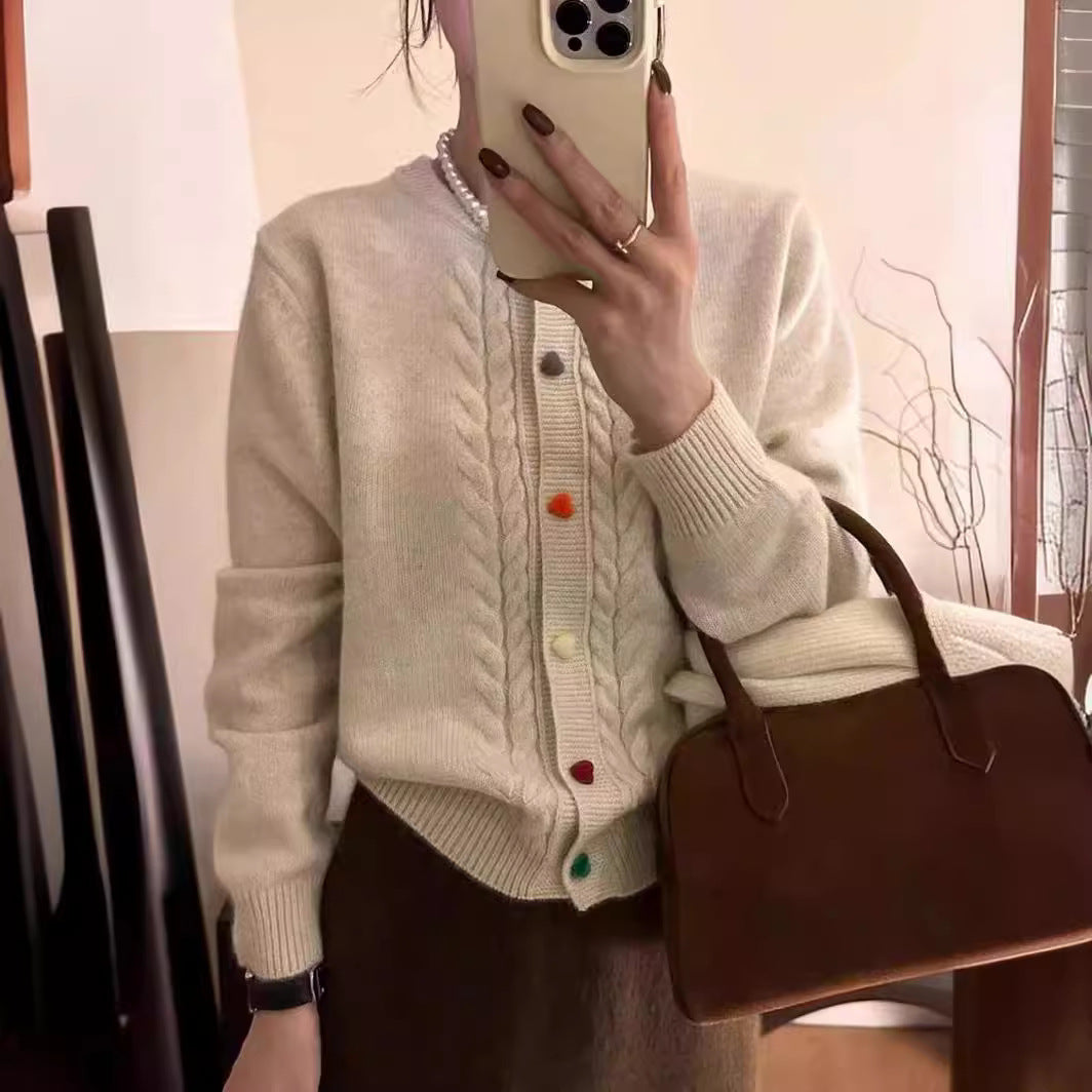 Cardigan pour femmes avec motif en relief et détails de boutons colorés Chic und Stil