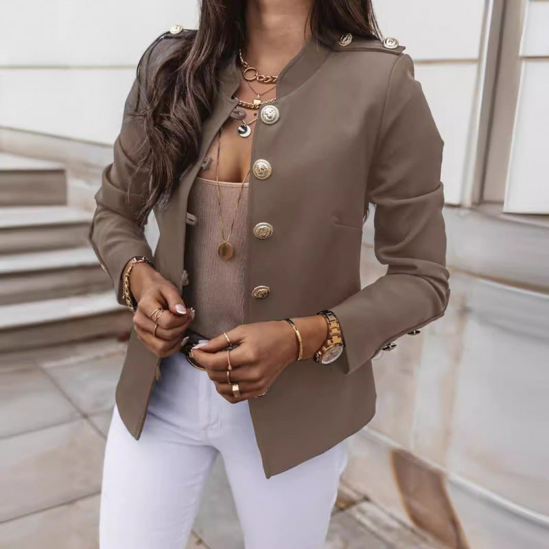 Blazer féminin tendance avec boutons dorés et coupe slim Chic und Stil