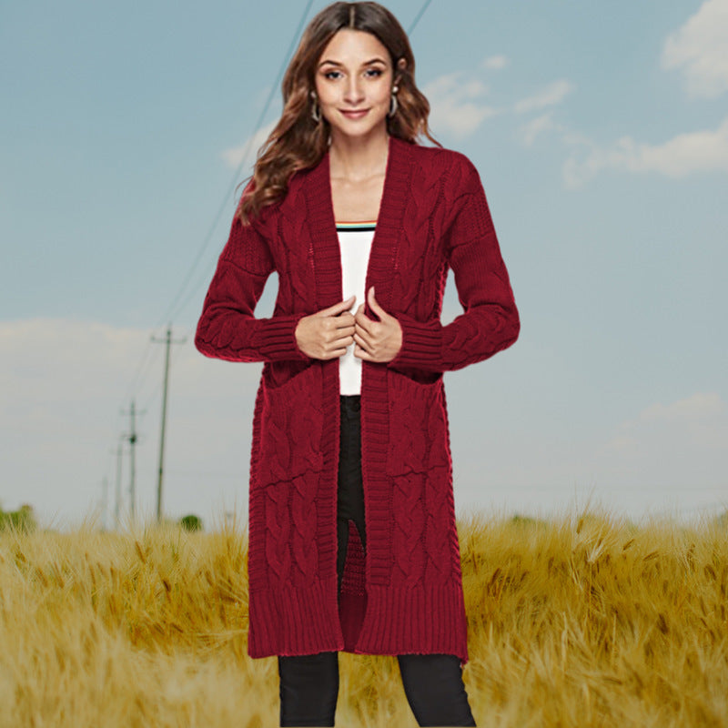 Cardigan en tricot pour femmes avec un motif de tressage moderne et des poches pratiques Chic und Stil