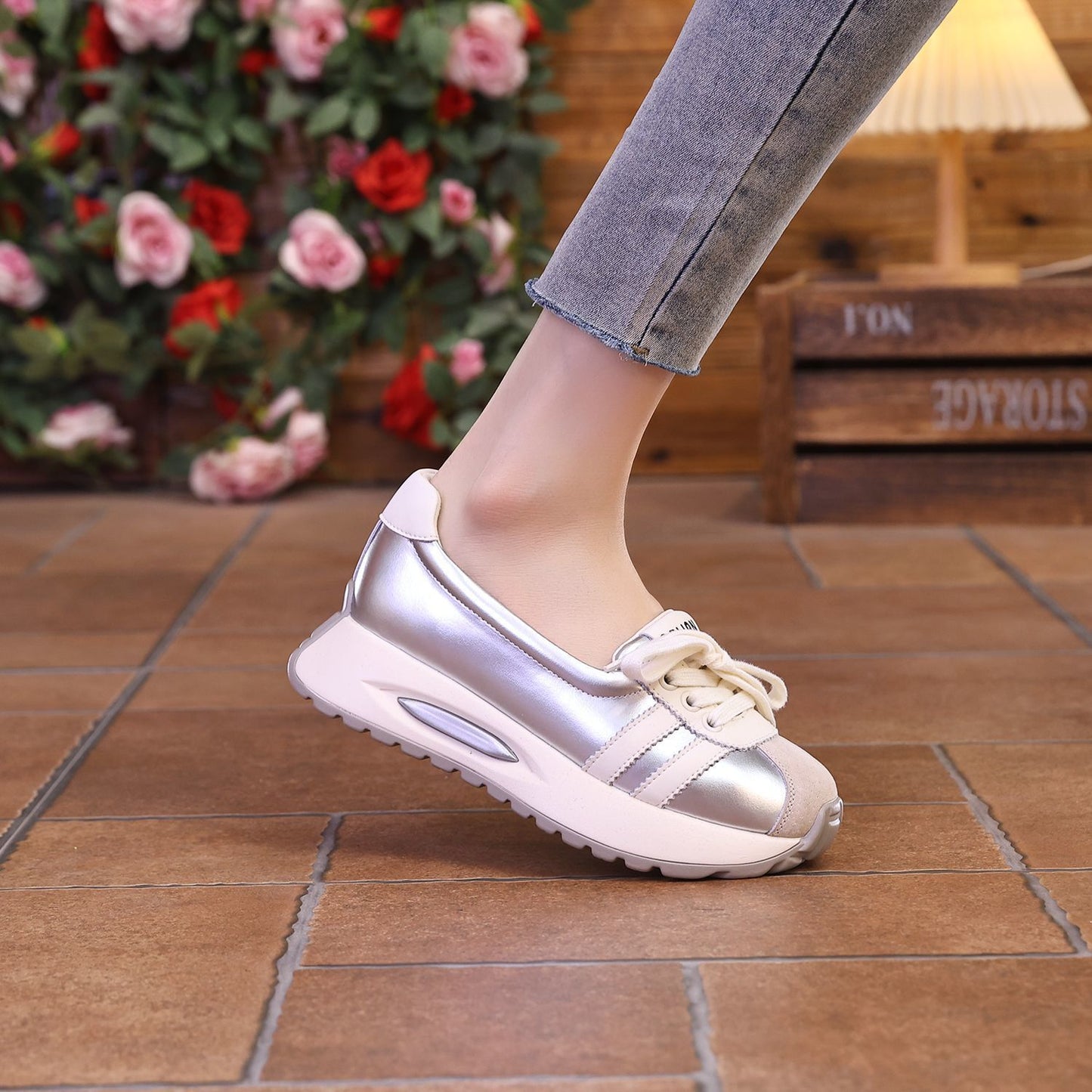 Baskets confortables pour dames dans un mélange à la mode de cuir et de textile Chic und Stil