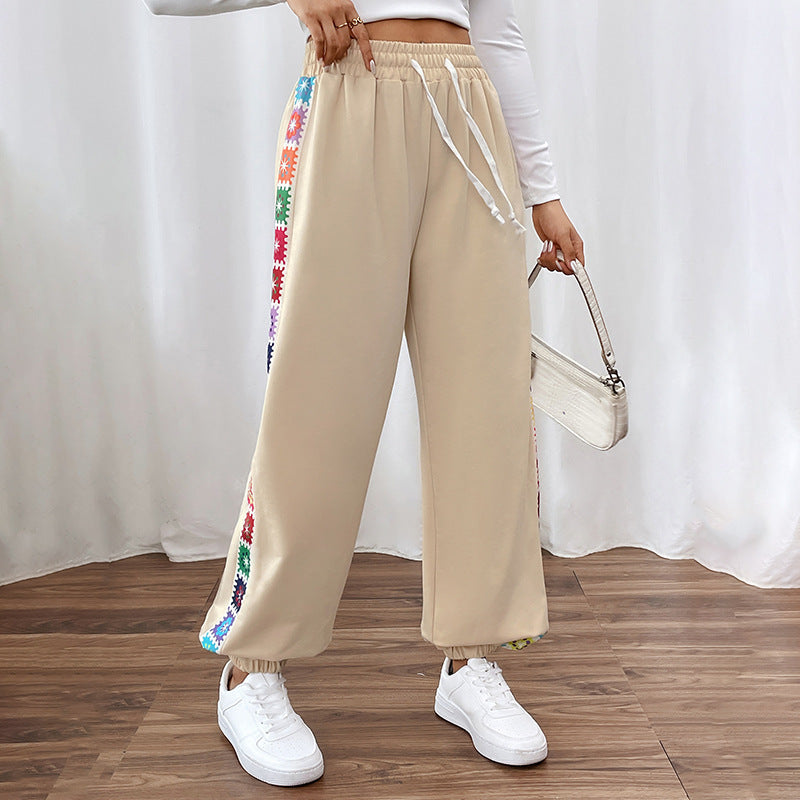 Pantalons de survêtement stylés pour femmes avec broderie latérale décorative Chic und Stil