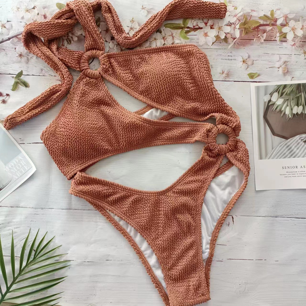 Bikini taille haute pour femmes avec des découpes tendance et lien Chic und Stil