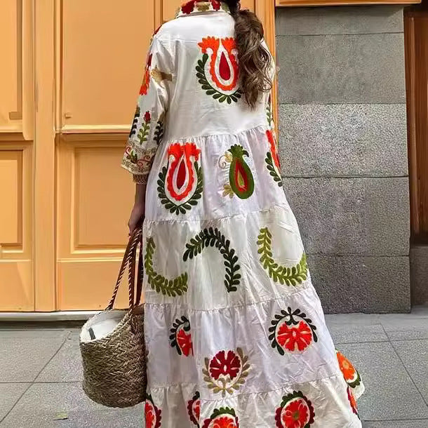 Robe à manches longues à carreaux pour femmes avec broderies florales Chic und Stil