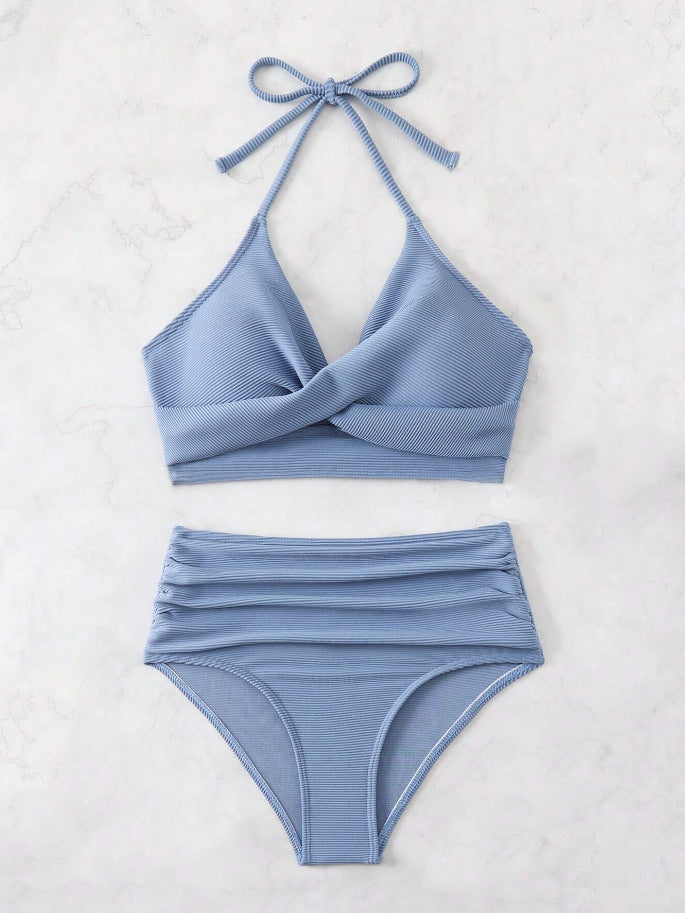 Bikini femme taille haute avec un élégant haut drapé et un design ludique Chic und Stil