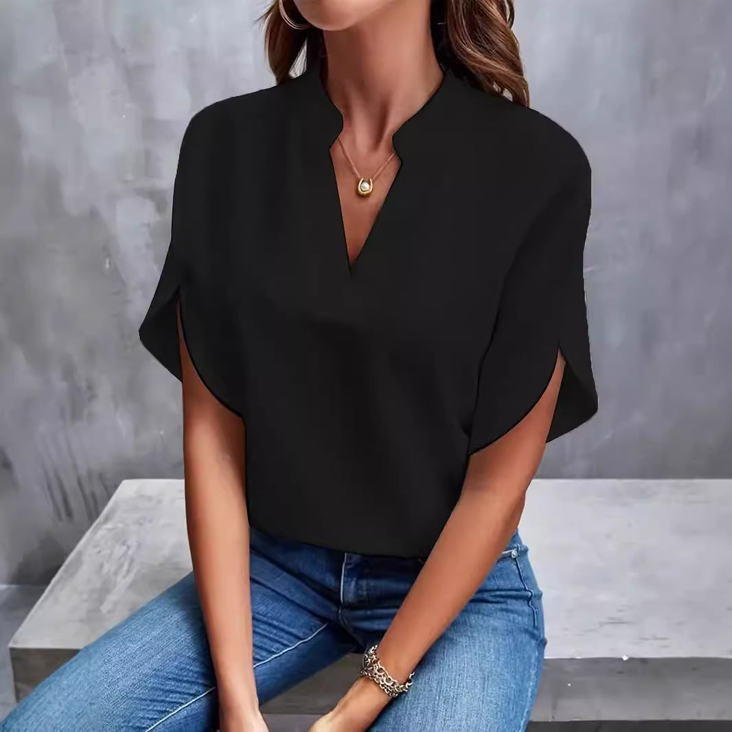 Women's blouse with a relaxed fit and elegant details Chic und Stil