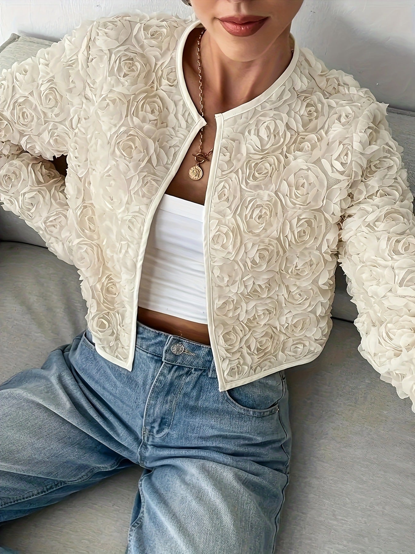 Veste à fleurs pour dames au design élégant avec motif floral texturé Chic und Stil
