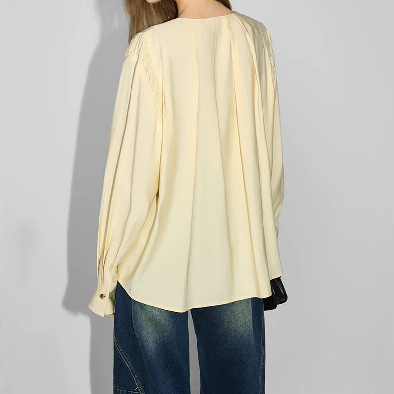 Blouse plissée pour femmes avec détail de bouton décoratif Chic und Stil
