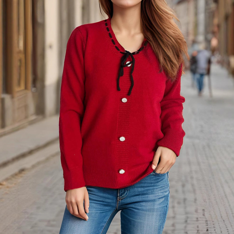 Pull en tricot à la mode pour femmes avec lien fantaisie et boutons décoratifs Chic und Stil