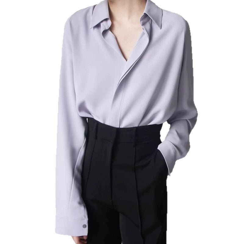 Blouse ajustée pour femmes avec encolure en V et manches évasées subtiles Chic und Stil