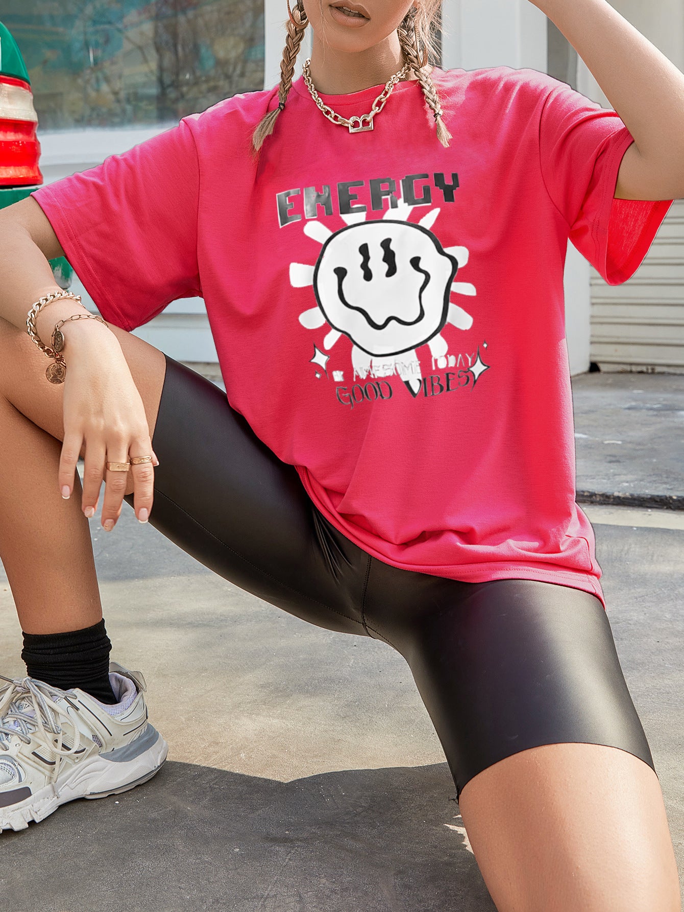 T-shirt oversize pour femmes avec un design graphique accrocheur et une coupe décontractée Chic und Stil