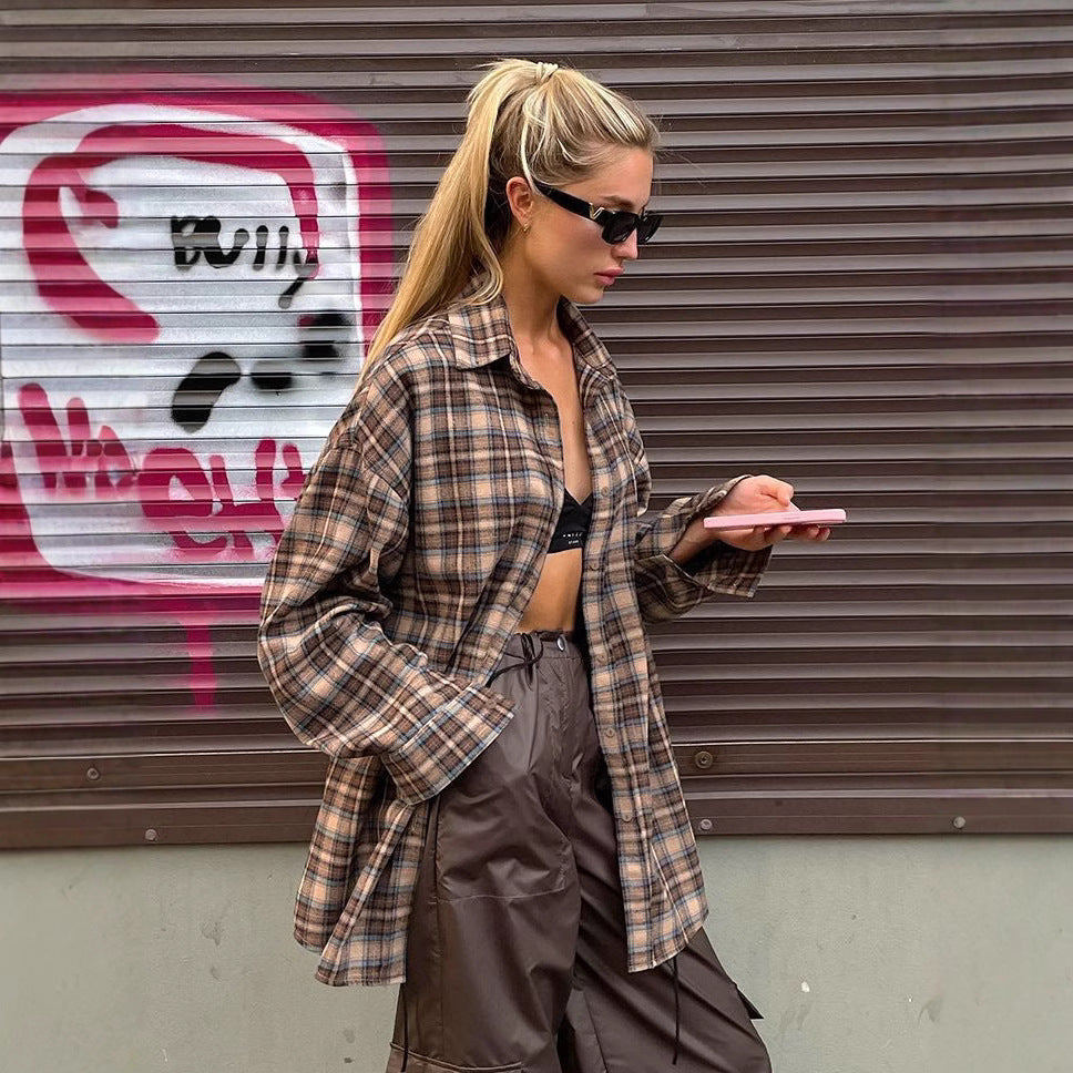 Blouse en flanelle à carreaux pour femmes avec une coupe élégante et des manches confortables Chic und Stil