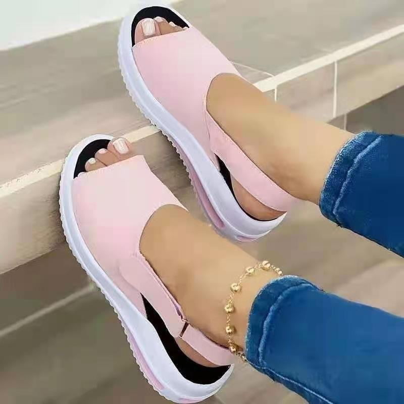Sandales décontractées pour femmes avec des sangles élastiques et un coussin de pied anatomique Chic und Stil