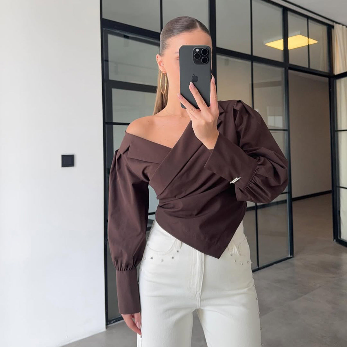 Blouse élégante à enrouler pour femmes avec coupe asymétrique et manches bouffantes Chic und Stil