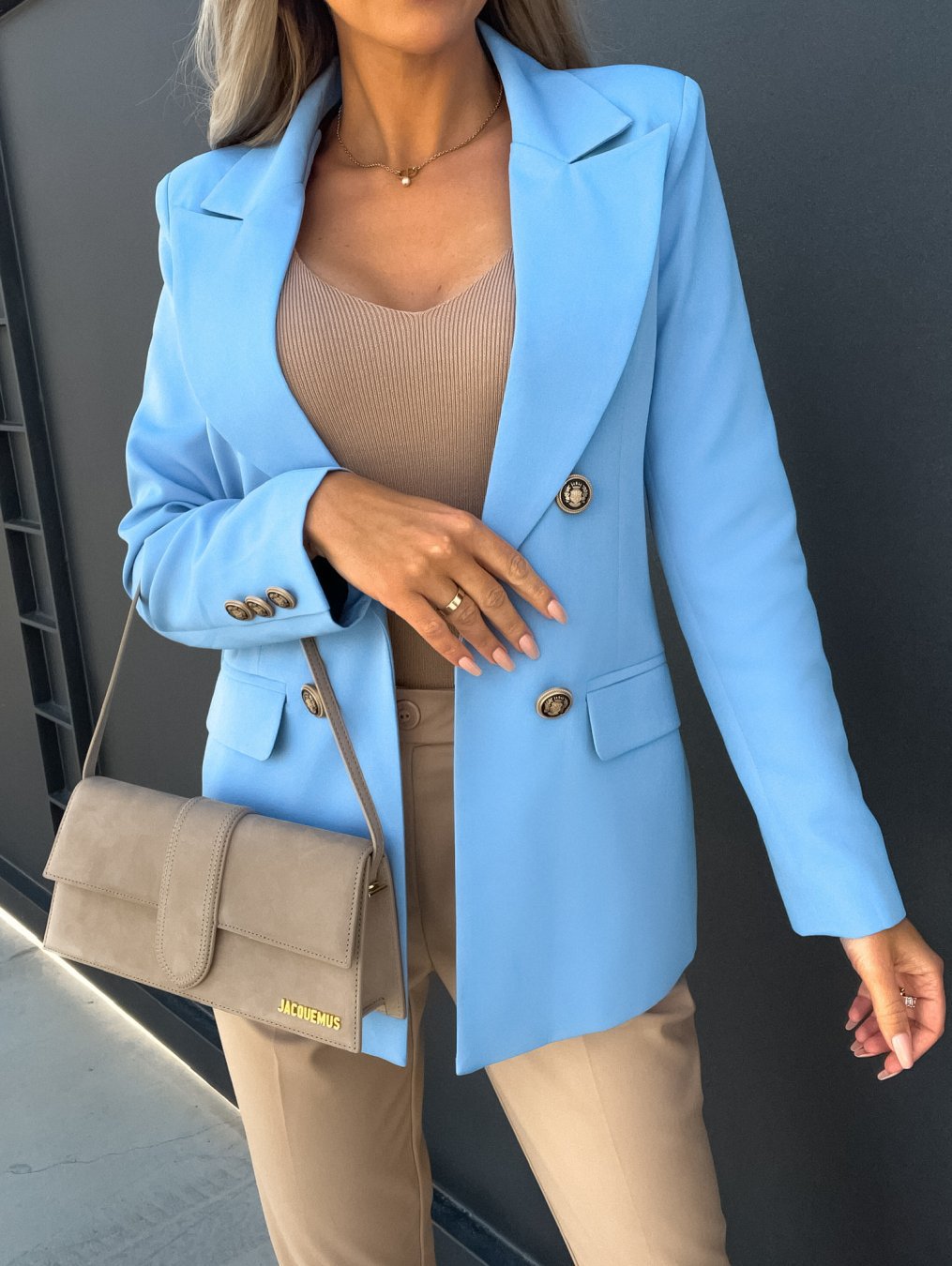 Blazer élégant pour femmes avec des boutons à double agrafage et une coupe moderne Chic und Stil