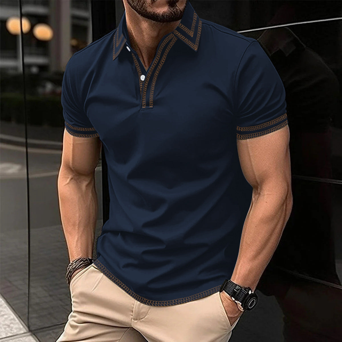Polo pour homme stylé avec des détails de broderie tendance Chic und Stil