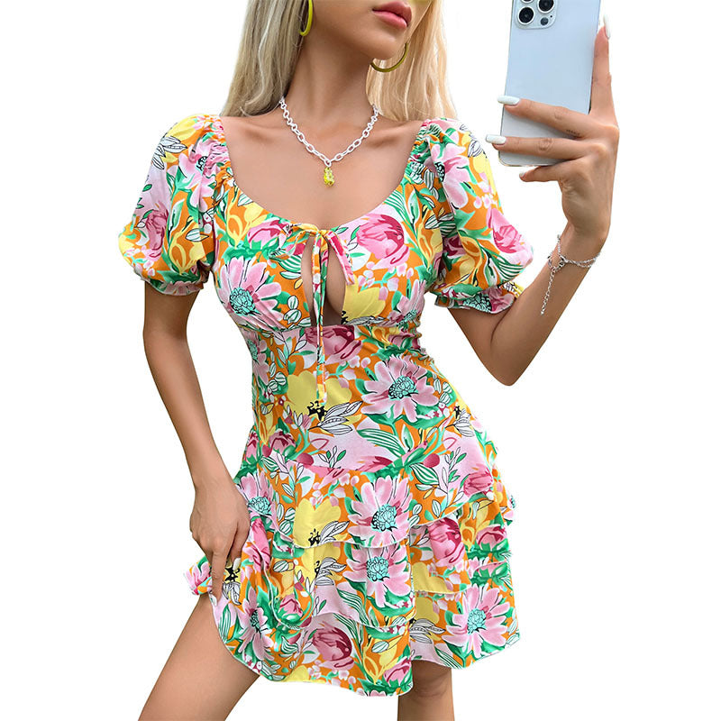 Robe mini à fleurs pour femmes avec des manches ballon et détail de lien Chic und Stil
