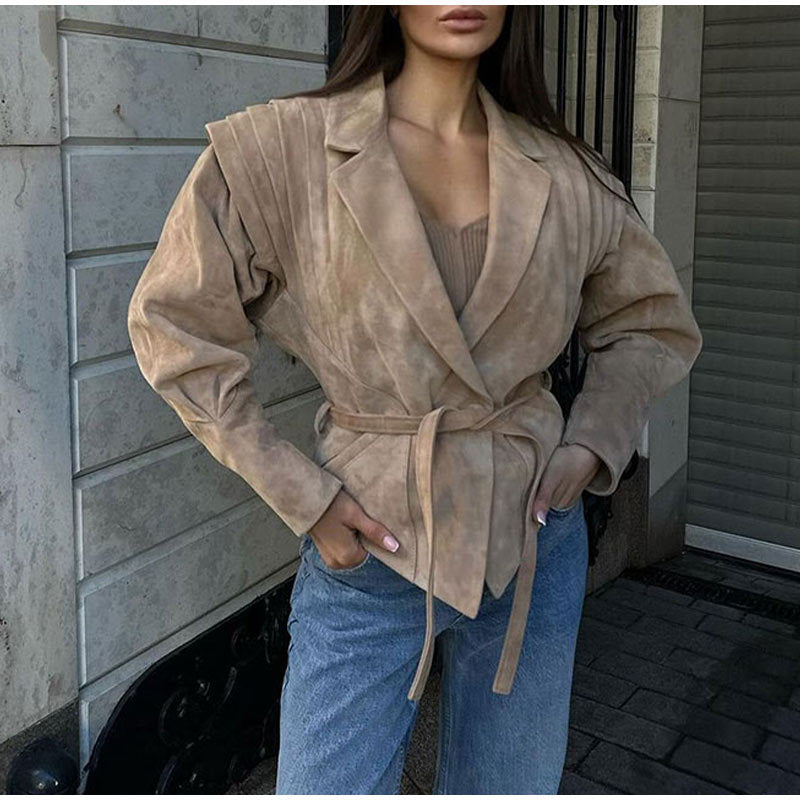 Blazer féminin élégant avec détails d'épaule lissés et ceinture à nouer Chic und Stil