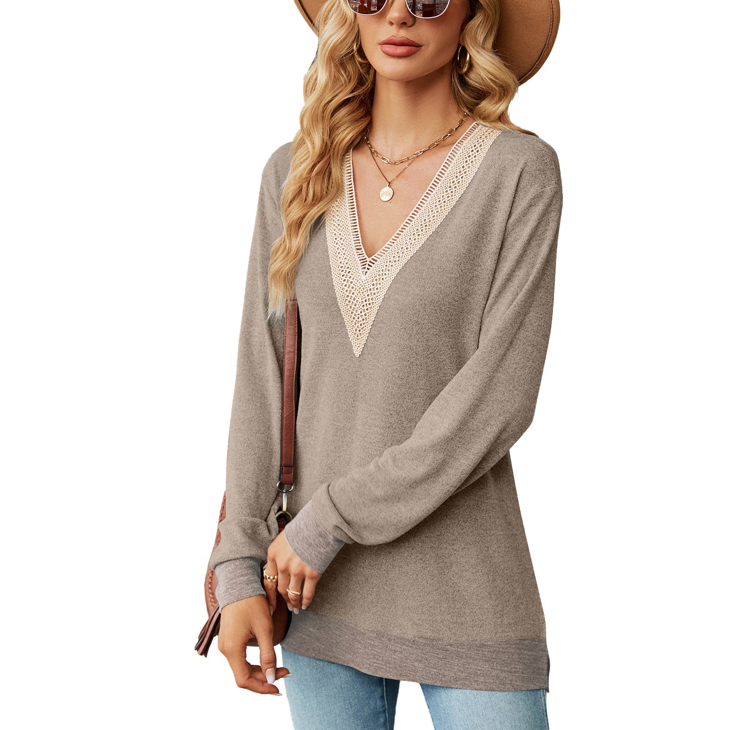 Pull en viscose pour femmes avec un décolleté en V ludique et de délicats accents en crochet Chic und Stil