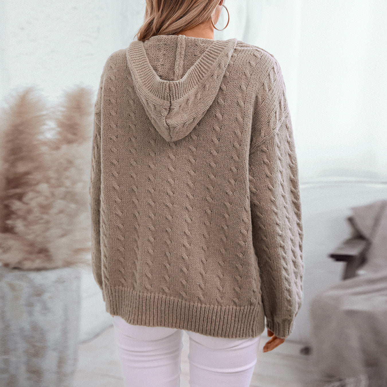 Veste en tricot pour femmes avec capuche et joli tricot en torsades Chic und Stil