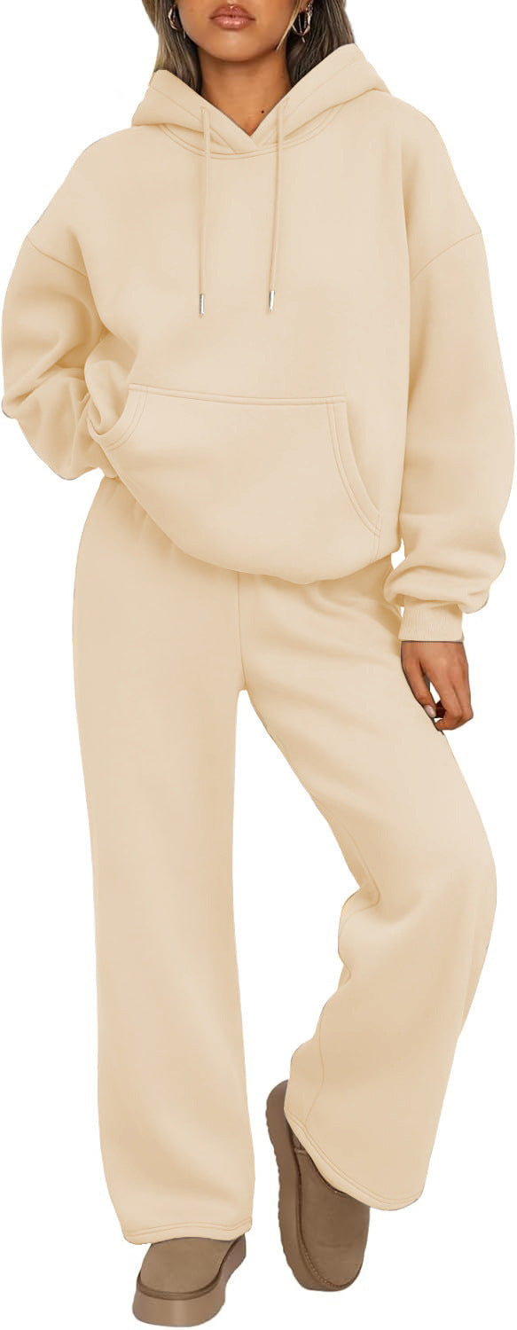 Luxurious hoodie for women with a loose fit and comfortable jogger pants Chic and Style