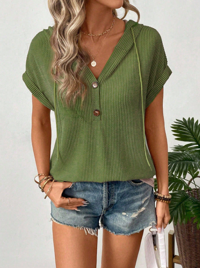 Chemise à manches courtes décontractée pour femmes avec patte de boutonnage et capuche Chic und Stil
