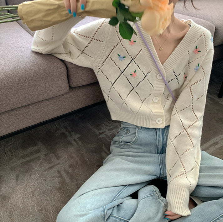 Dames cardigan ludique avec motif floral en losanges et détail boutons Chic und Stil